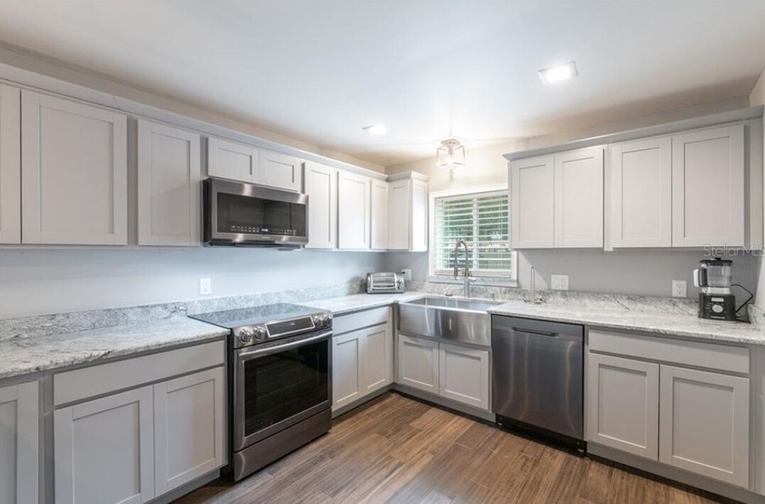 Primary Photo - 4215 E Bay Dr