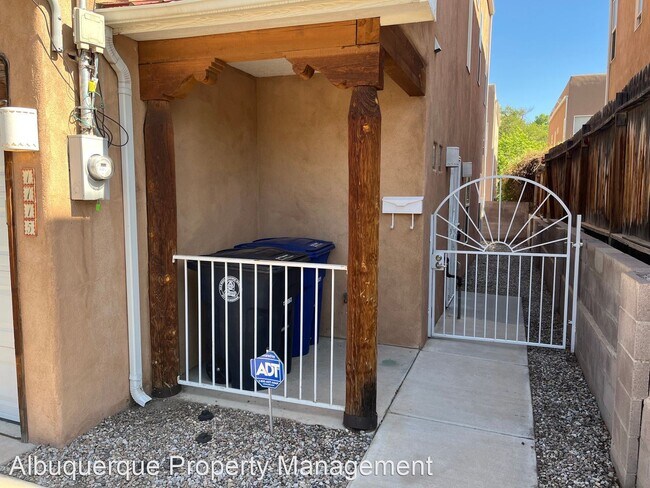 Building Photo - 3 br, 3 bath House - 1115 Tijeras Avenue NE