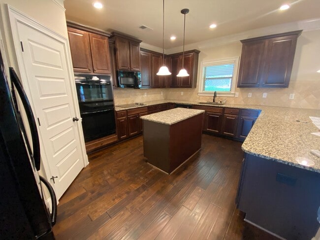 Building Photo - 735 Porter Ln