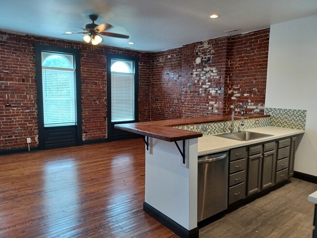 Building Photo - 4214 Chouteau Ave