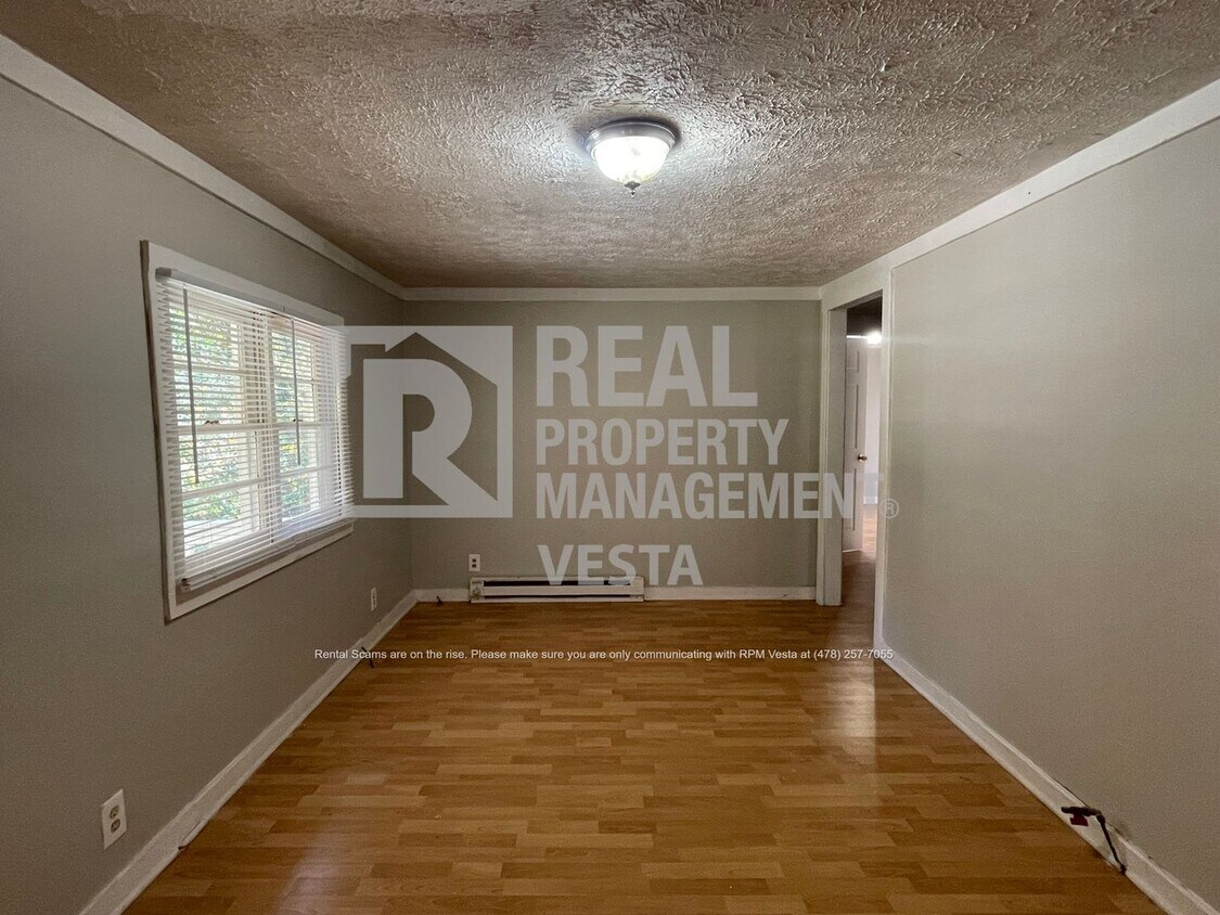 Foto principal - Cozy Two Bedroom Home Near Vineville Ave