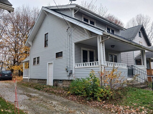 Building Photo - BELOW MARKET RENT!