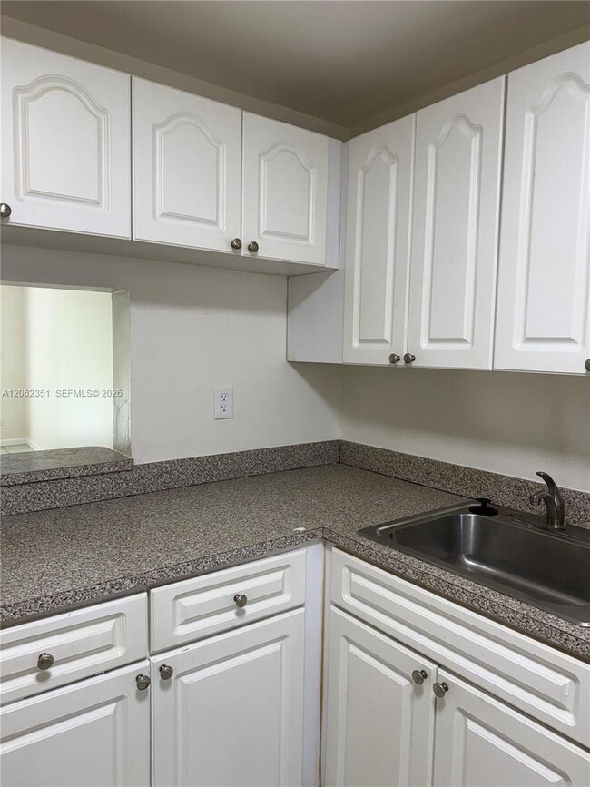 Building Photo - 7825 Fairview Dr