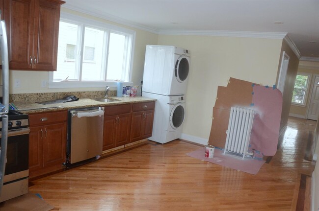 Building Photo - 37 Edgar Ave