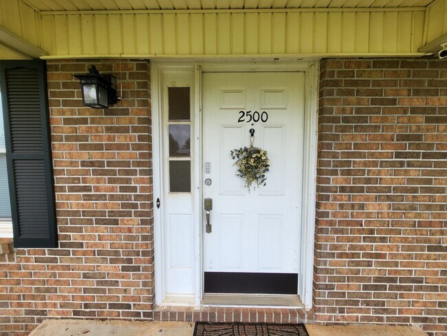 Building Photo - 2500 Neal Metcalf Rd