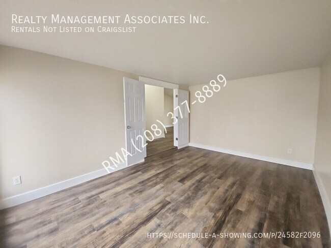 Building Photo - Recently Updated 3 Bedroom + Office House ...