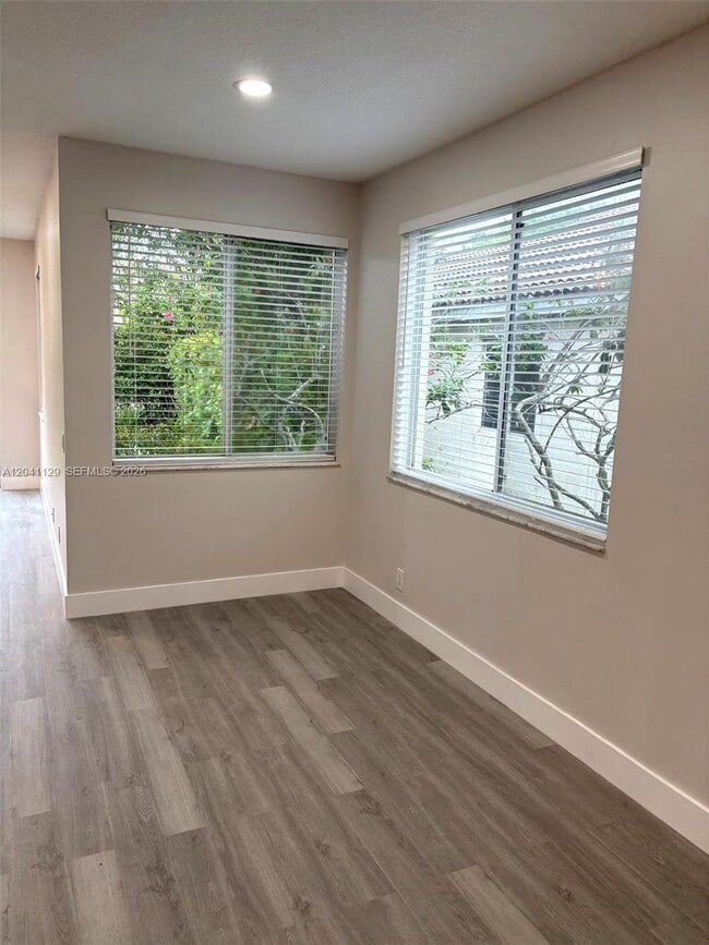 Foto del edificio - 1528 Salerno Cir