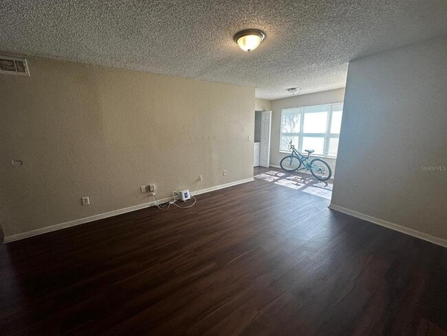 Building Photo - 4512 Commander Dr
