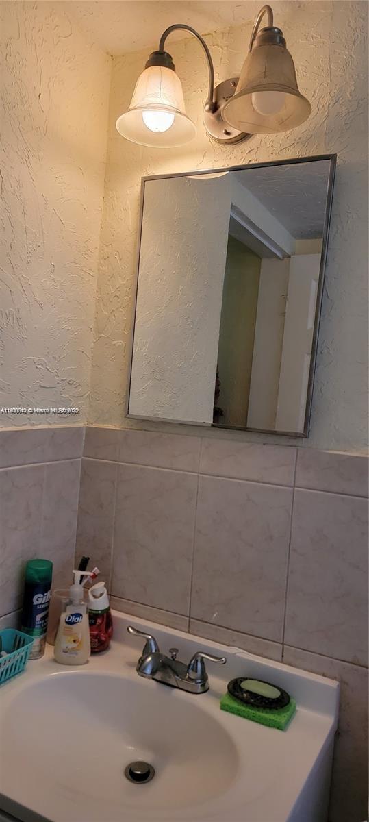 Foto del edificio - 2441 SW 27th Ave