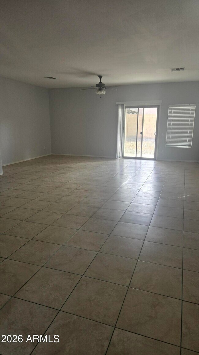 Foto del edificio - 5235 W Glass Ln
