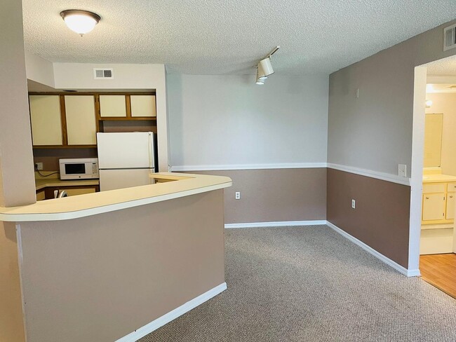 Building Photo - One Bedroom one bath condo in the heart of...