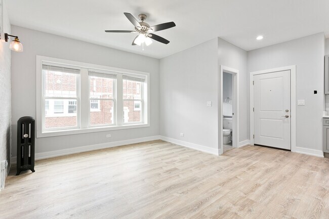 Foto del edificio - 1057 W Glenlake Ave