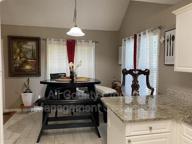 Foto del edificio - 103 Long Needle Rd