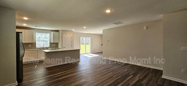 Foto del edificio - 1615 Cannonball Ln