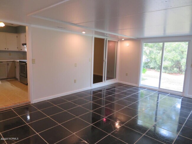 Building Photo - 147 Quarterdeck Townes