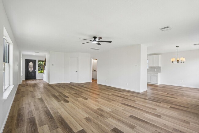 Building Photo - 4419 Crossvine Ave