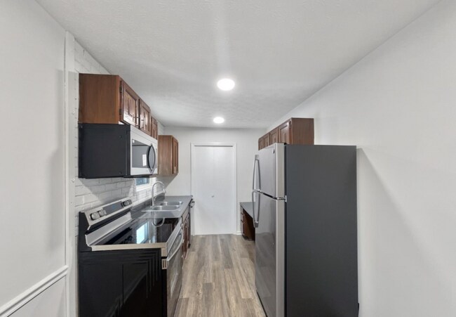 Building Photo - 717 Cleveland Ave