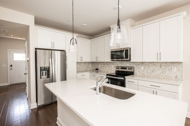 Building Photo - 204 Douglas Bend Rd