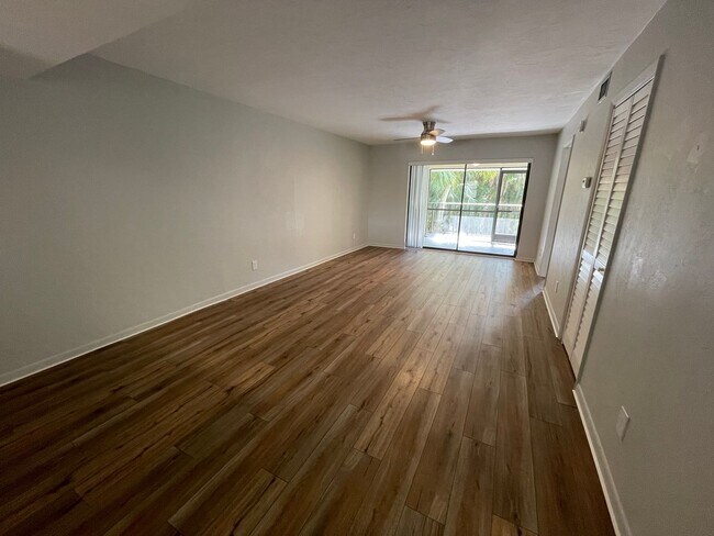 Foto del edificio - ANNUAL RENTAL - 2 BED / 2 BATH - IN PINE H...