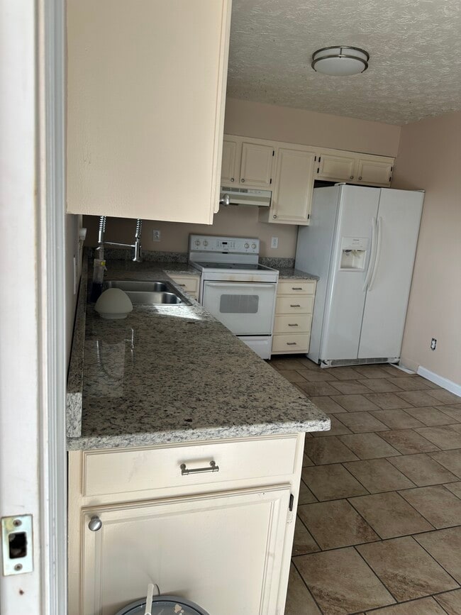 Foto del edificio - 3320 Pittman Creek Ct