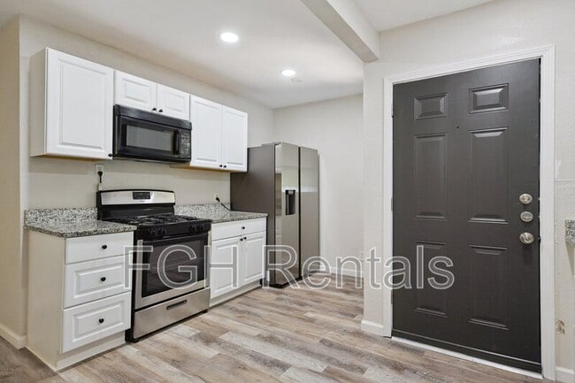 Foto del edificio - 2215 Hays St