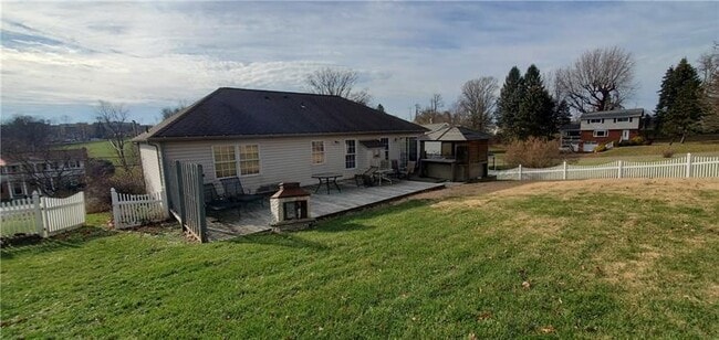 Building Photo - 403 Sharon Rd
