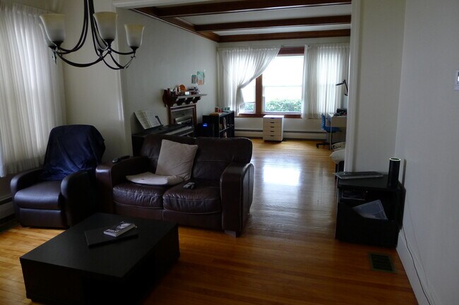Foto del edificio - 84 Payson Rd