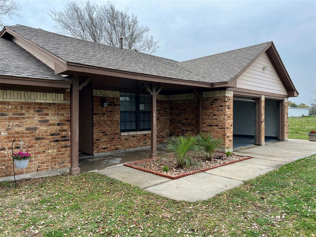 405 N Main St, Anahuac, TX 77514 House Rental in Anahuac, TX