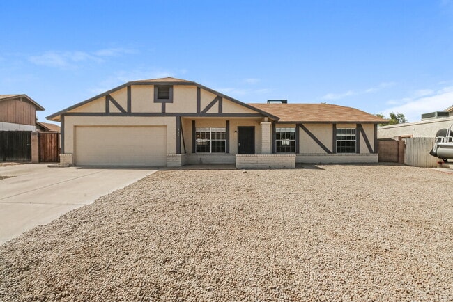 Building Photo - 335 E Harwell Rd