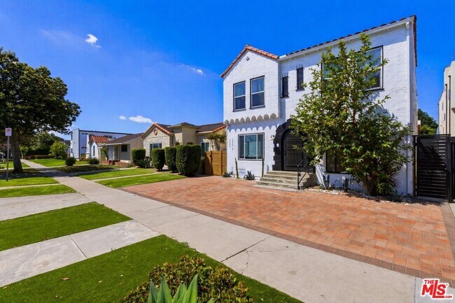 Foto del edificio - 3429 Edgehill Dr