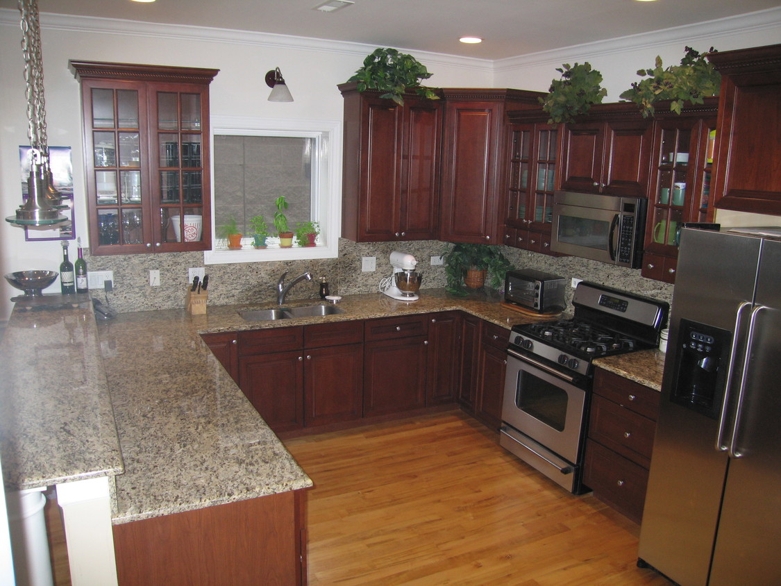 Kitchen w/granite counters & stainless steel - 2342 N Oakley Ave