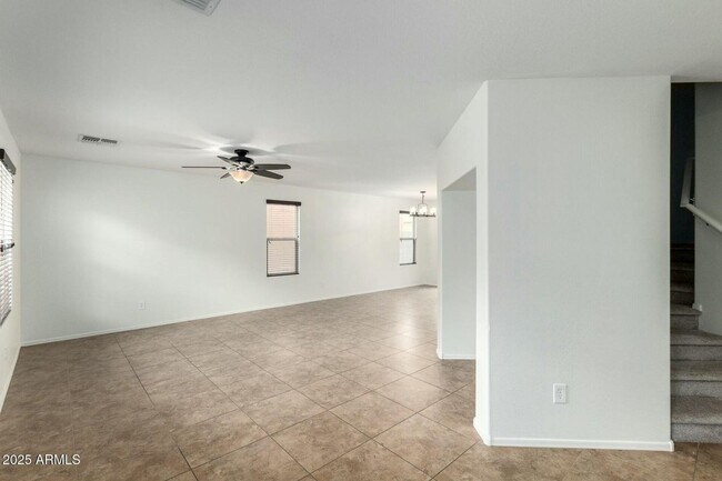 Foto del edificio - Beautiful 3 bedroom plus den, 2.5 bath hom...
