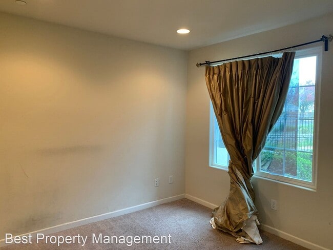 Building Photo - 3 br, 3.5 bath House - 34130 Lugano Ter.