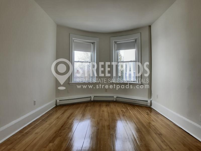 Foto principal - 2 bedroom in Brookline MA 02446