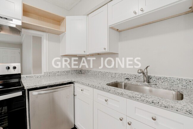 Foto del edificio - NOW OFFERING HALF OFF THE FIRST FULL MONTH...