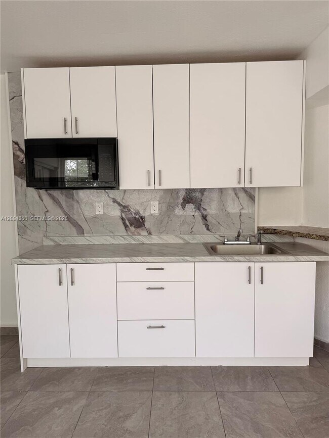 Foto del edificio - 6613 Evergreen Dr