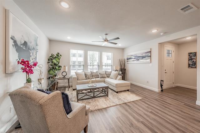 Foto del edificio - 9713 Thorncrown Ln