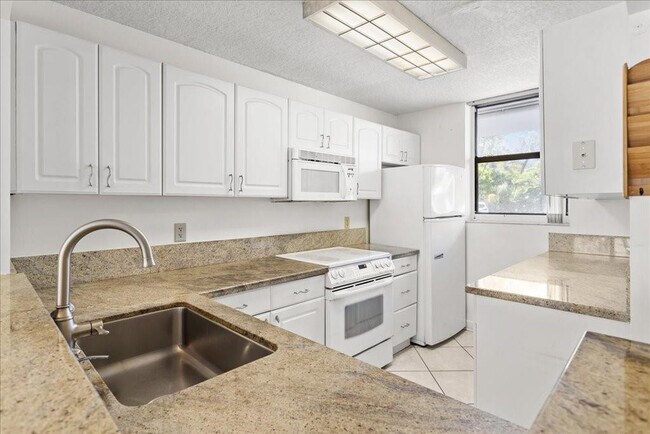 Foto del edificio - 3545 S Ocean Blvd