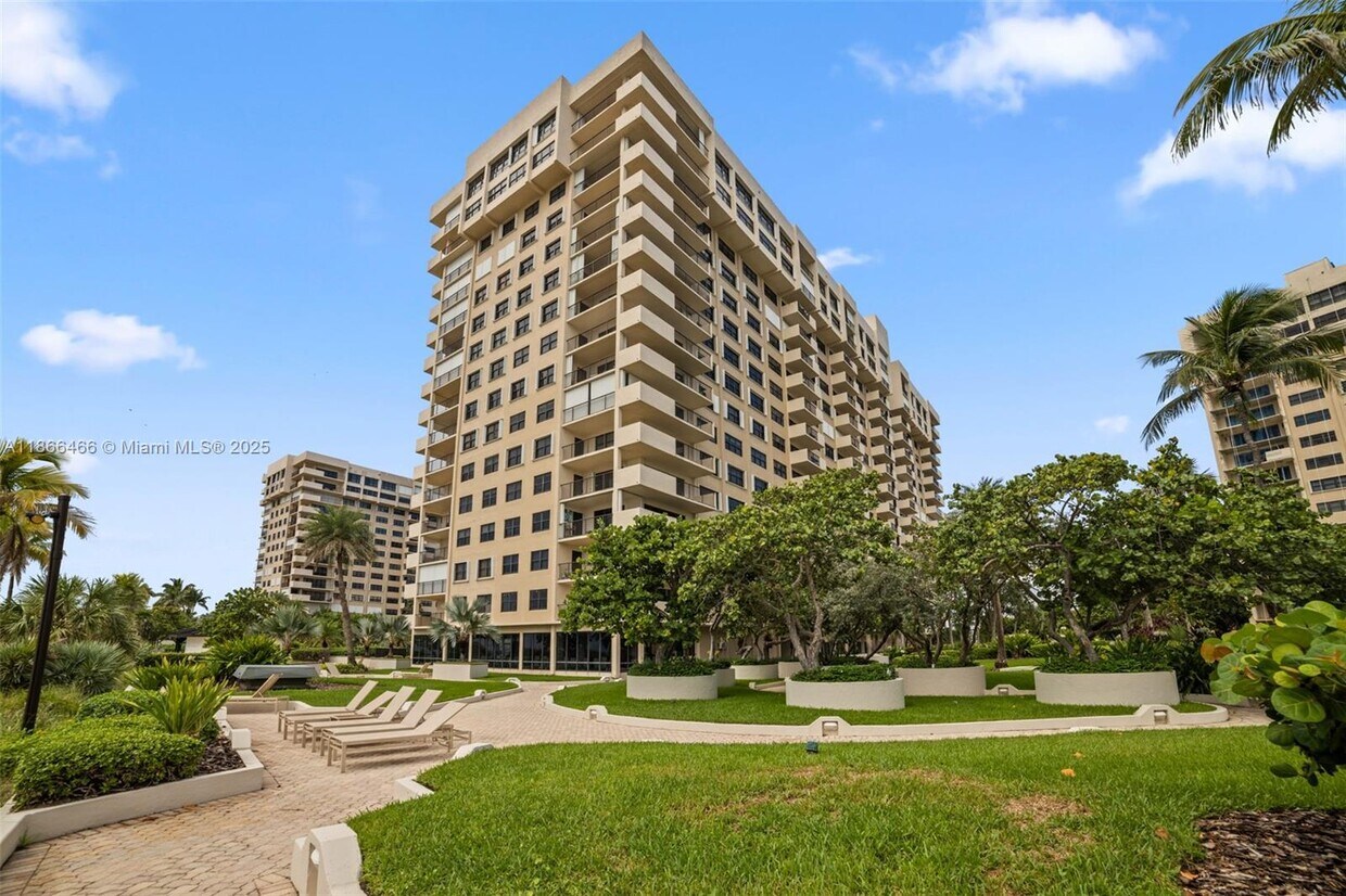 Foto principal - 5000 N Ocean Blvd