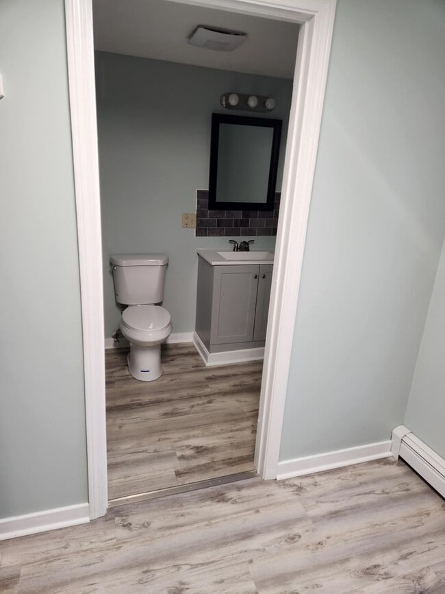 Building Photo - 7 Western Ave