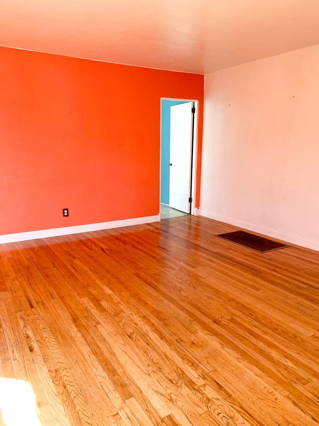 Building Photo - 417 Princeton Dr SE