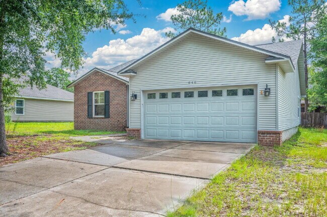 Foto del edificio - 646 Hunters Ridge Rd