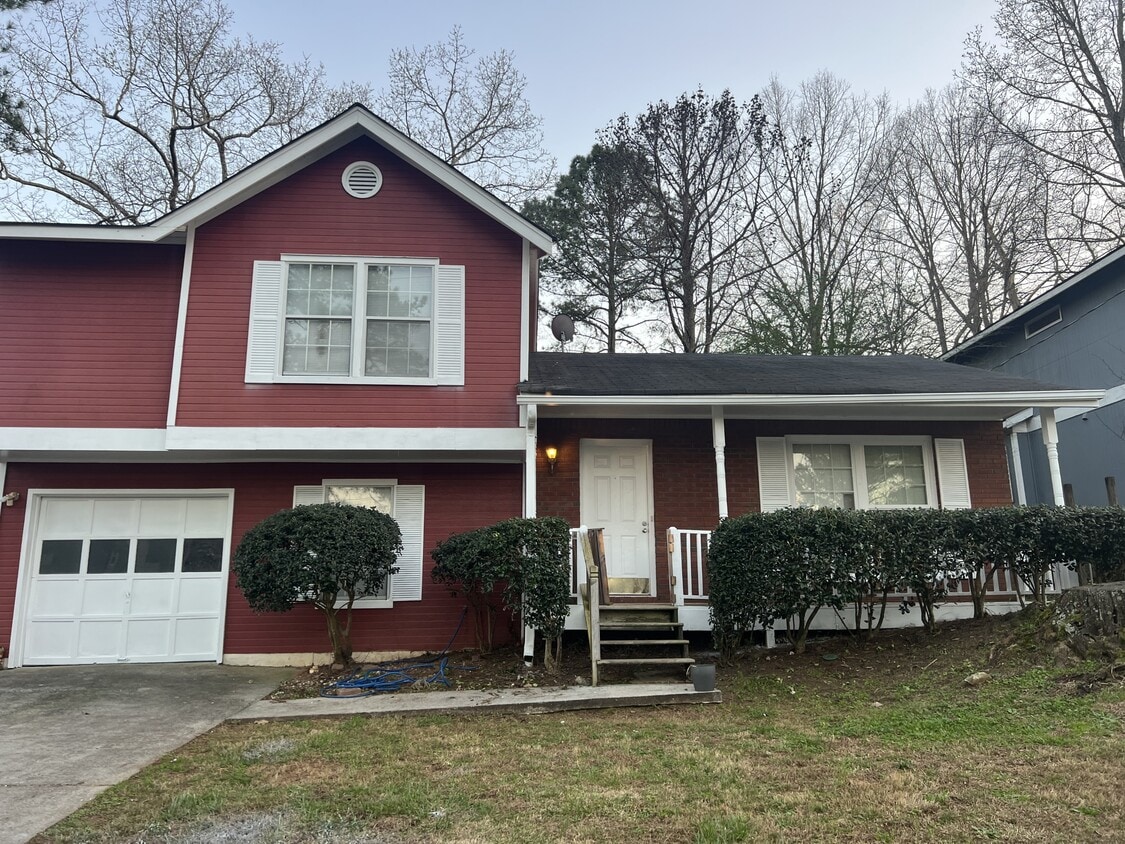 Photo - 2025 Marbut Forest Dr (Lithonia, GA)
