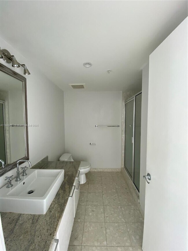 Foto del edificio - 185 SW 7th St