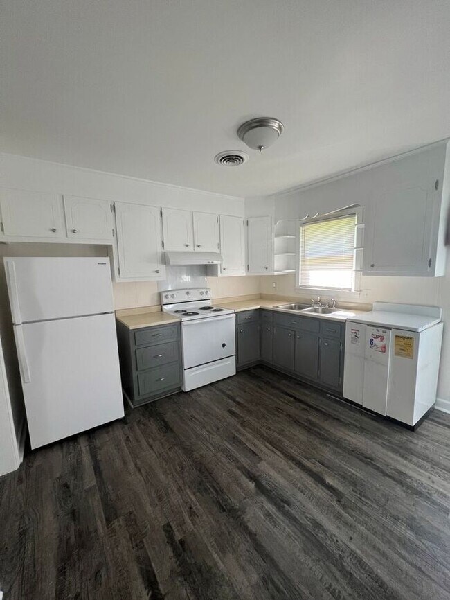 Foto del edificio - 2 Bedroom 1 Bath - SPECIAL: First Month Free!
