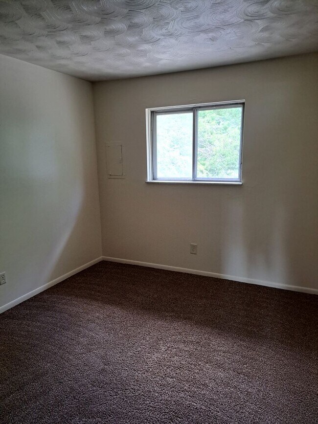 Building Photo - 2 BR Apt near Purdue University