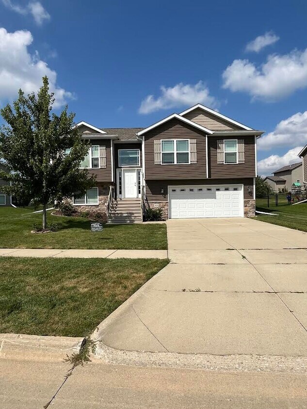Foto principal - 320 S Stewart St