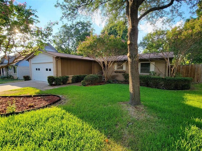 Building Photo - 412 Malden Dr