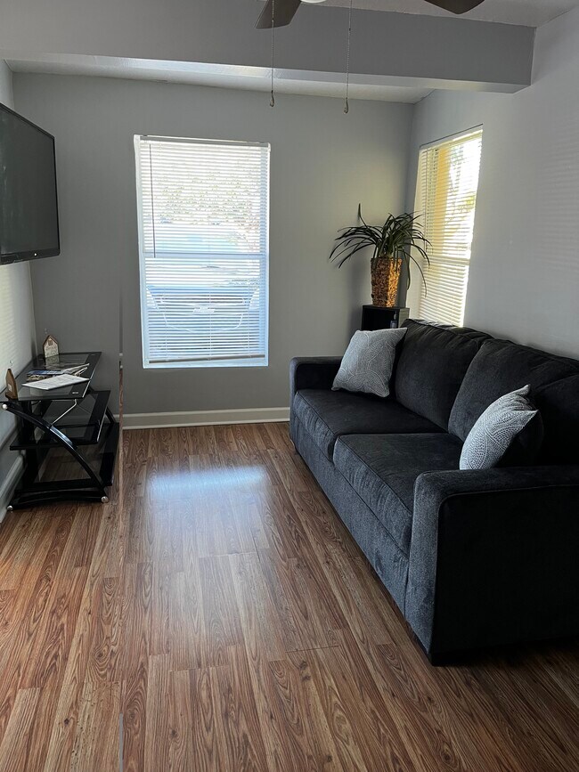 Building Photo - 1558 NE 30th St