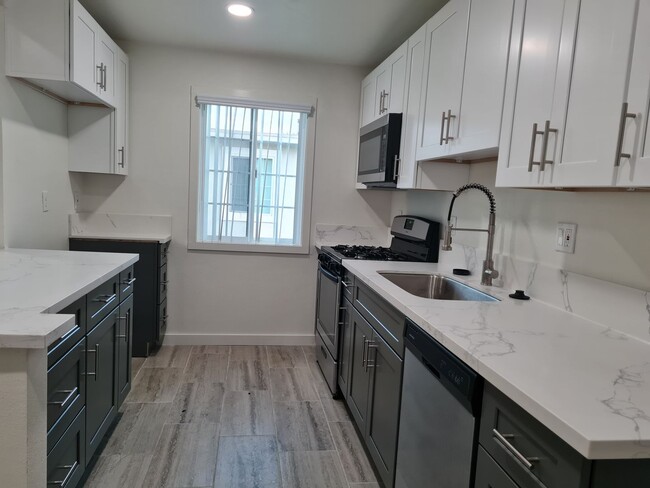 Building Photo - Remodeled 1 Bedroom Unit in Orange